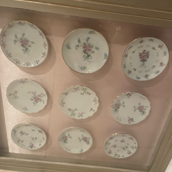 Floral Wall Decor with Gold Frame - Picture 5 of 11